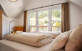 die Tauplitz Lodges - Alm Lodge A13 by AA Holiday Homes